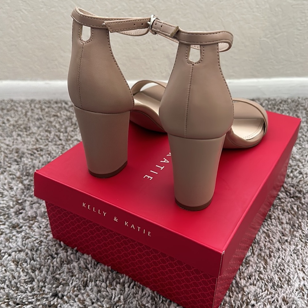 Heels - Picture 2 of 4